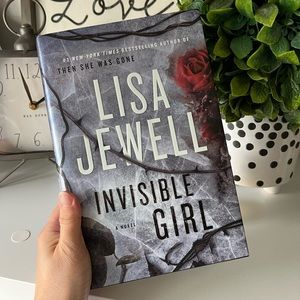 ✨3 for 15/ Invisible Girl - Lisa Jewell Hardcover, booktok